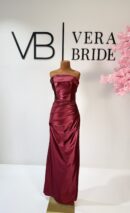 Bordeaux trägerloses Abendkleid mit figurbetonter Passform von Vera Bride